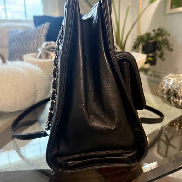 Chanel Black Leather Tote - a classic AUTHENTIC 100% - Picture 4 of 16
